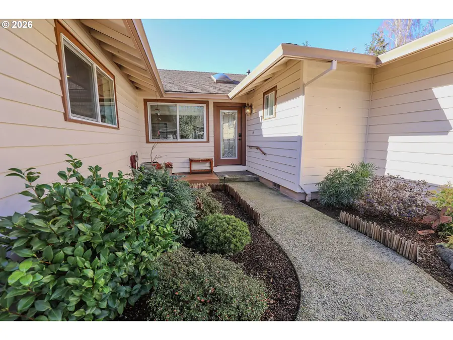 1682 NW Hopper Ct, Roseburg, OR 97471 - Image #3