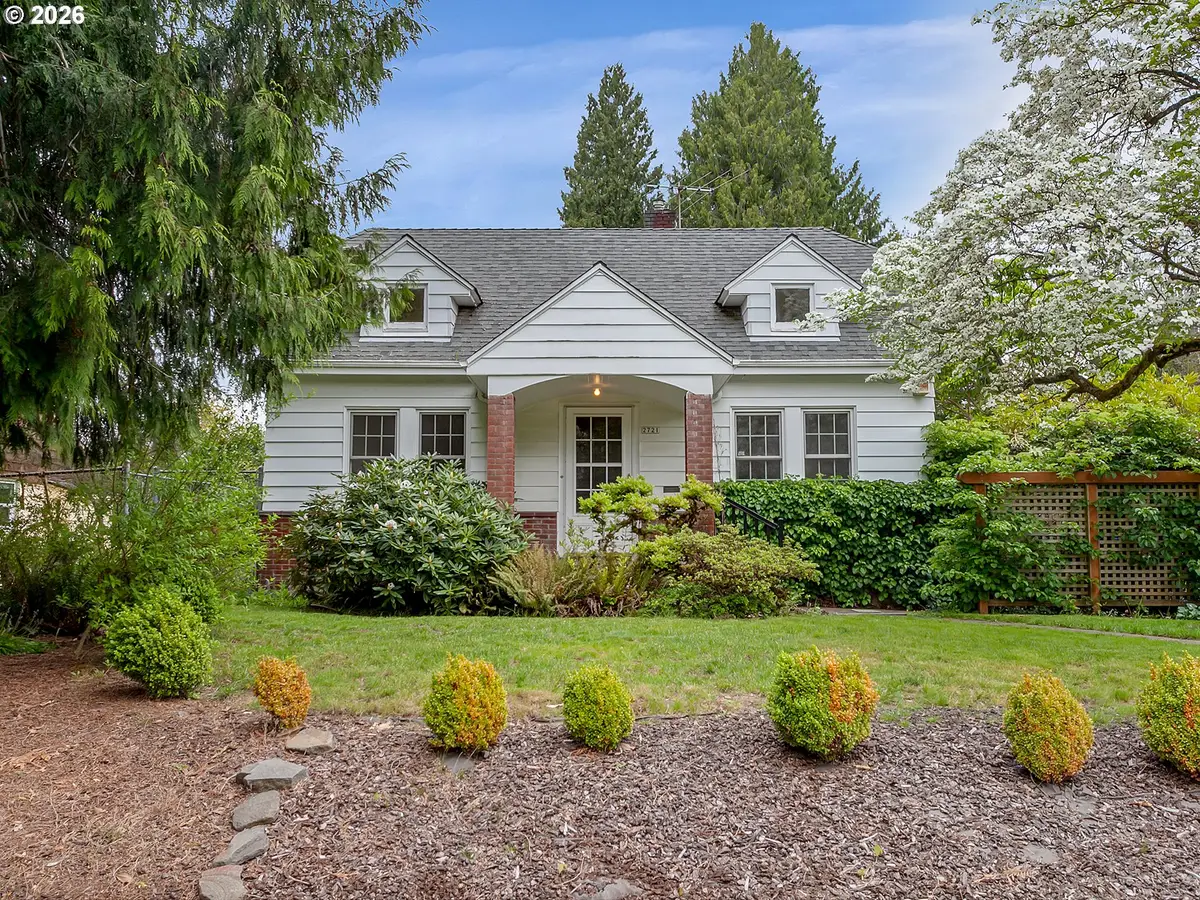 2721 NE Ainsworth St, Portland, OR 97211 - #1