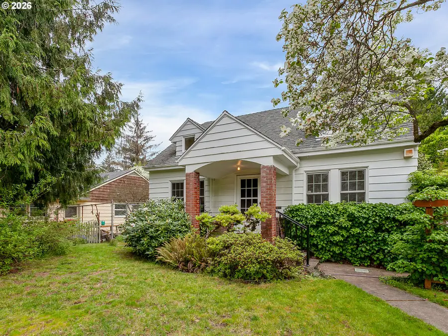2721 NE Ainsworth St, Portland, OR 97211 - #2