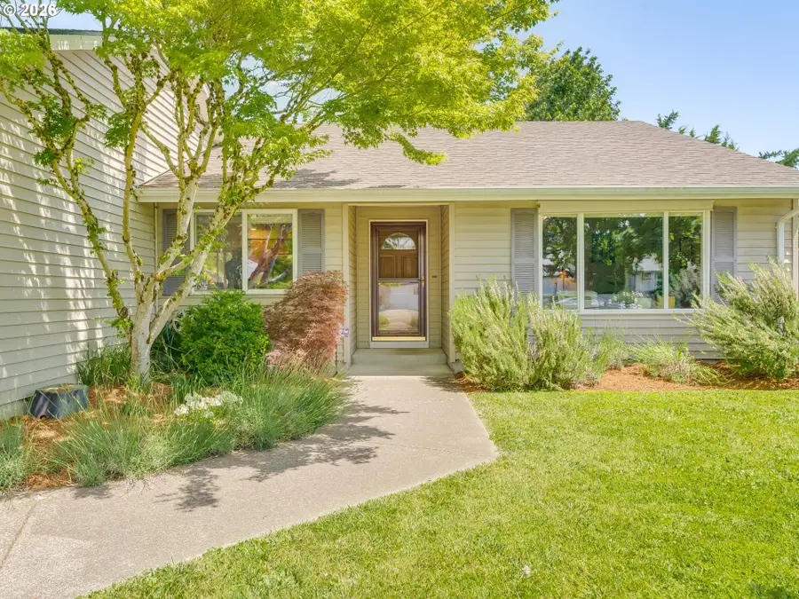 638 SW Westview Dr, McMinnville, OR 97128 - #3