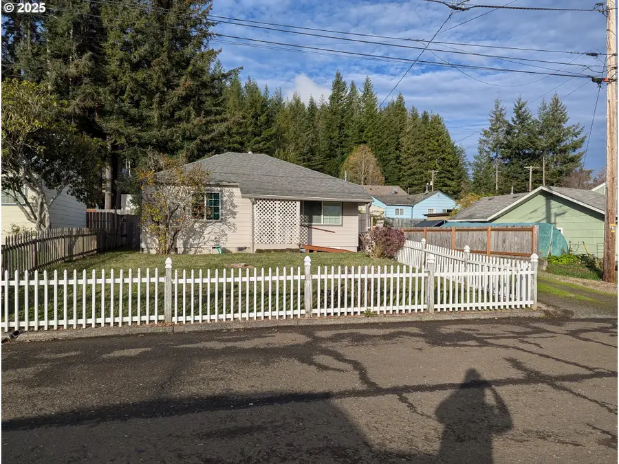 940 W 16th St, Coquille, OR 97423 - Image #2