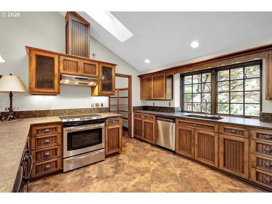 2620 W 22nd Ave, Eugene, OR 97405 - #2