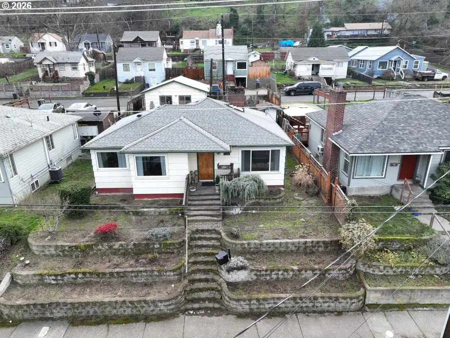 724 E 14th St, The Dalles, OR 97058 - #2