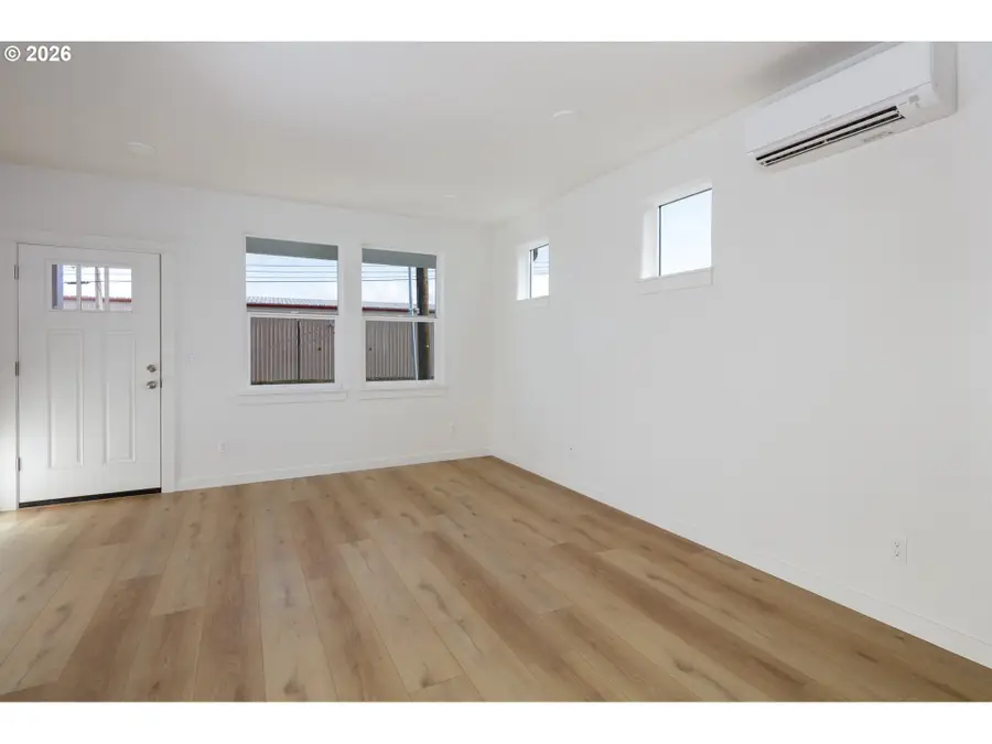 1676 Tucker Rd, Hood River, OR 97031 - #2