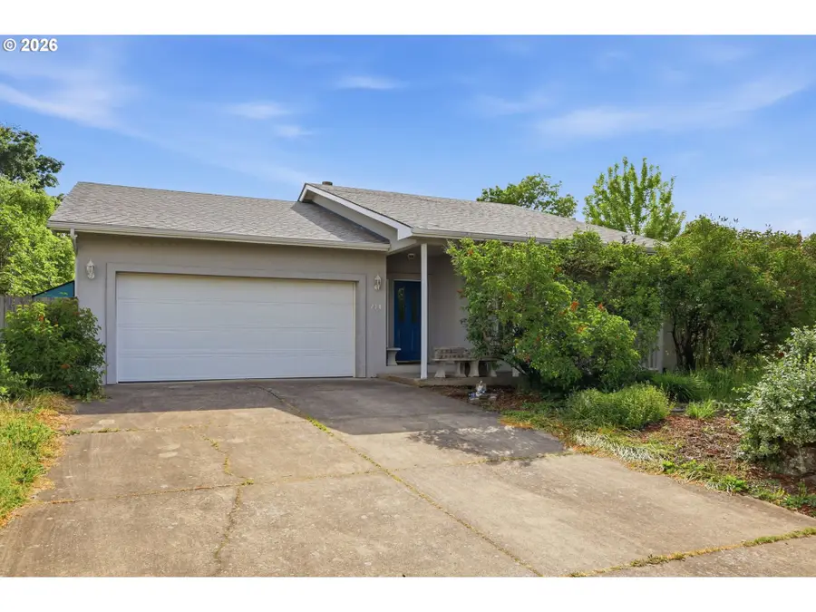 730 N 9th St, Harrisburg, OR 97446 - #3