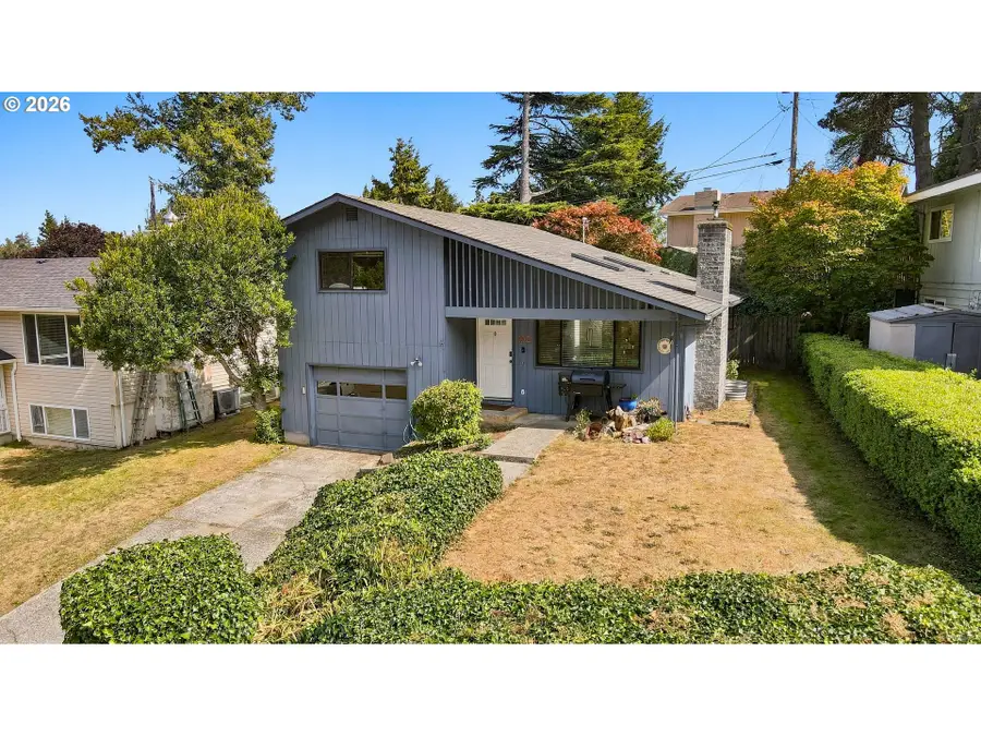 900 Oakway Dr, Coos Bay, OR 97420 - #2