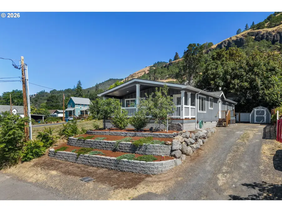 308 E Humboldt St, Bingen, WA 98605 - #2