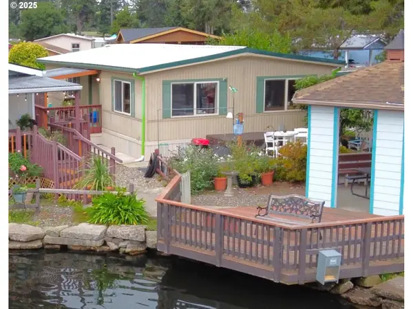 1765 Shorepines Dr, CoosBay, OR 97420