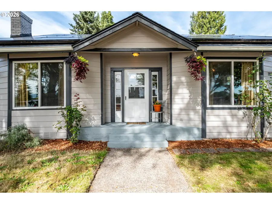 2828 Washington Way, Longview, WA 98632 - #2