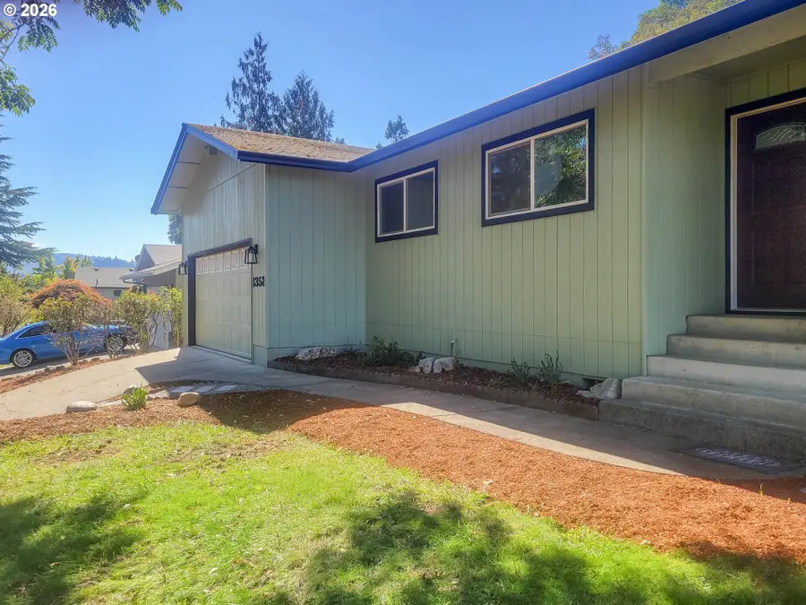 1358 NE Lincoln St, Roseburg, OR 97470 - #3
