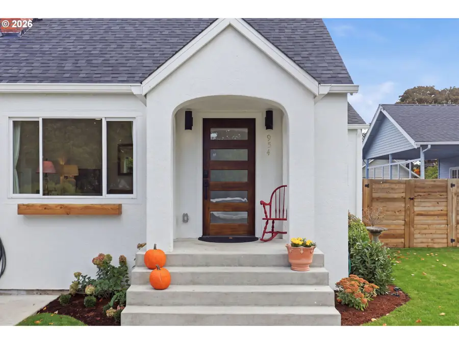 954 Park St, Woodland, WA 98674 - #3
