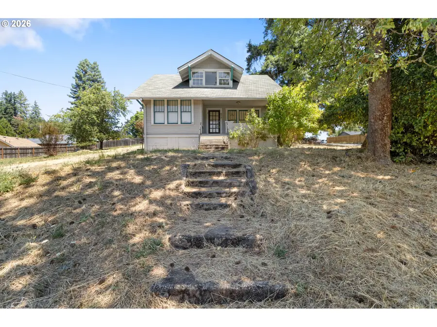 612 N State St, Sutherlin, OR 97479 - #3