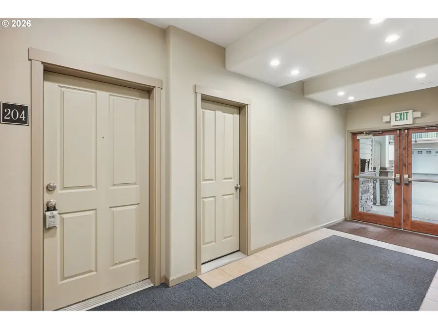 595 NW Lost Springs Ter #204, Portland, OR 97229 - Image #3