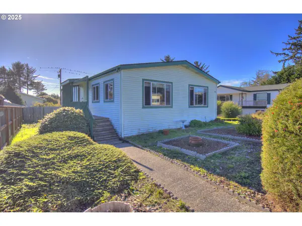 1109 Rowland Ln, Brookings, OR 97415