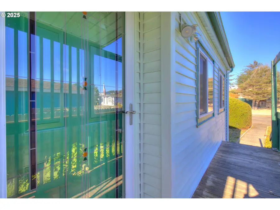 1109 Rowland Ln, Brookings, OR 97415 - Image #2