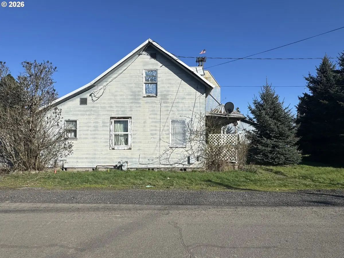 210 6th St, Amity, OR 97101 - #1