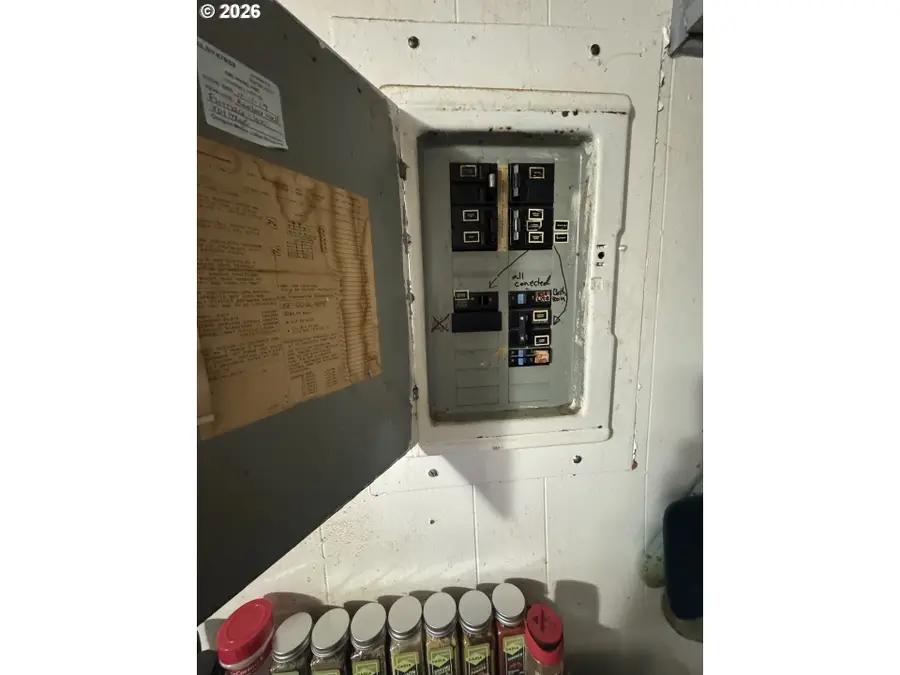 210 6th St, Amity, OR 97101 - #3