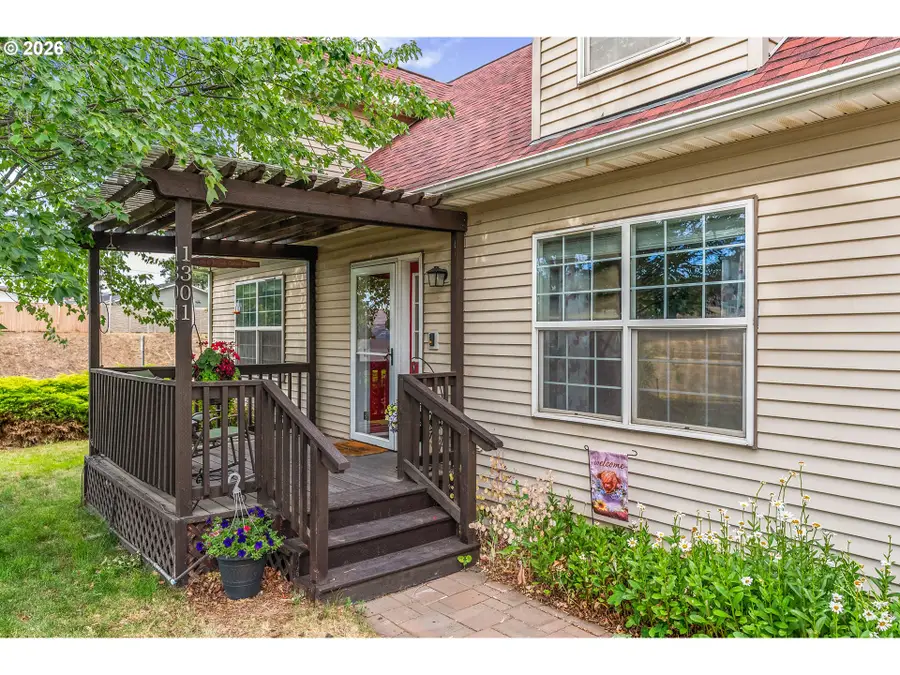 1301 E 19th St, The Dalles, OR 97058 - #2