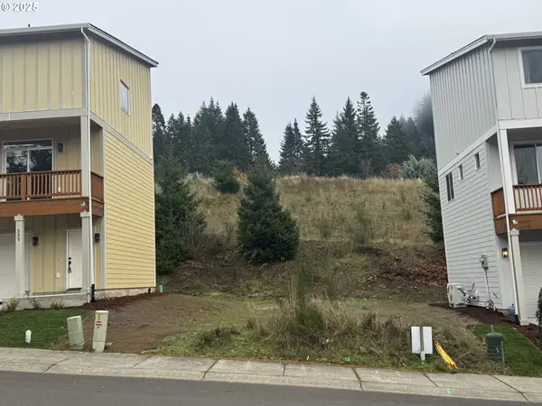 215 SW Sternwheeler Dr #27, CascadeLocks, OR 97014