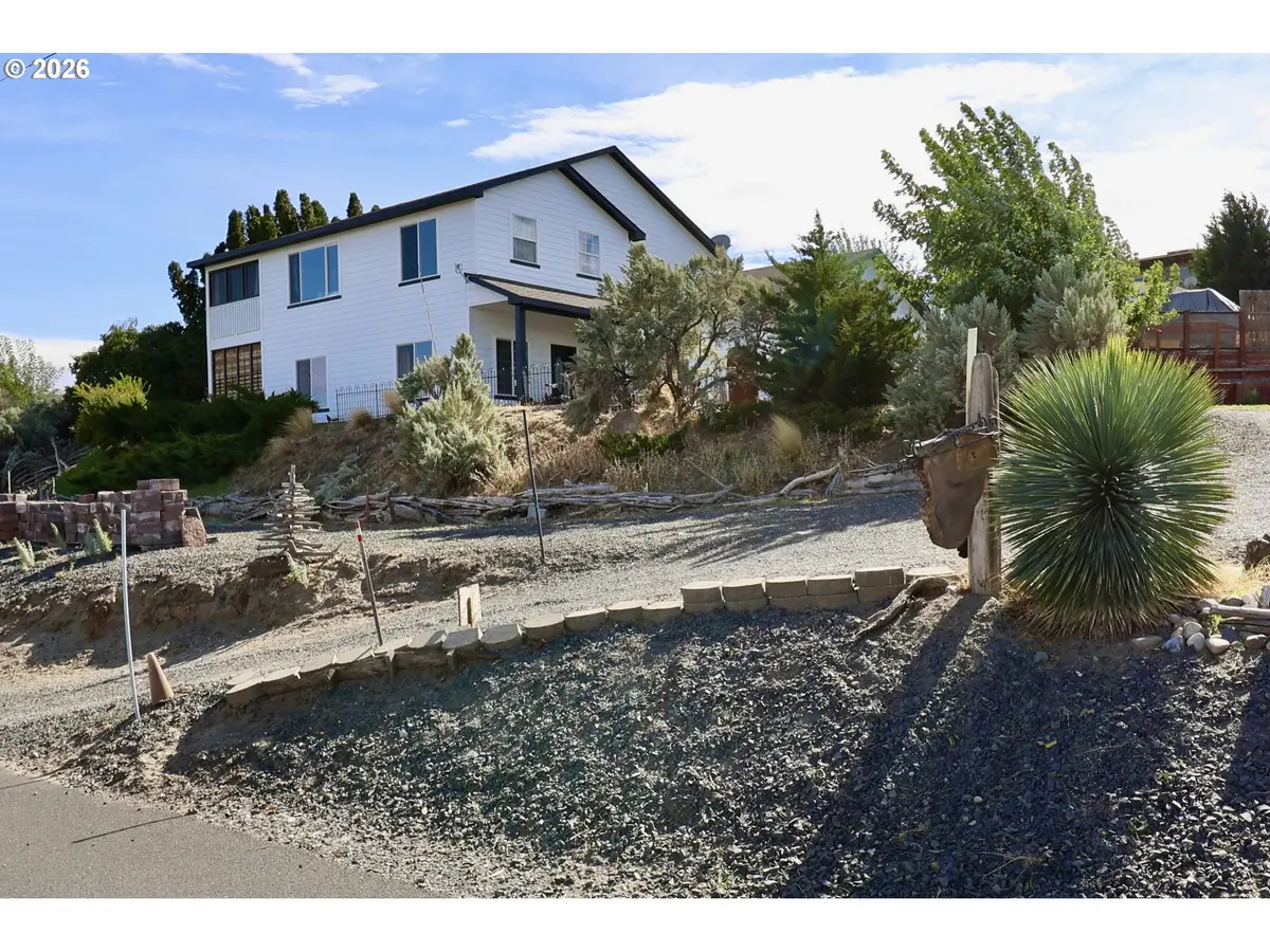 33950 Hilltop Dr, Hermiston, OR 97838 - #1