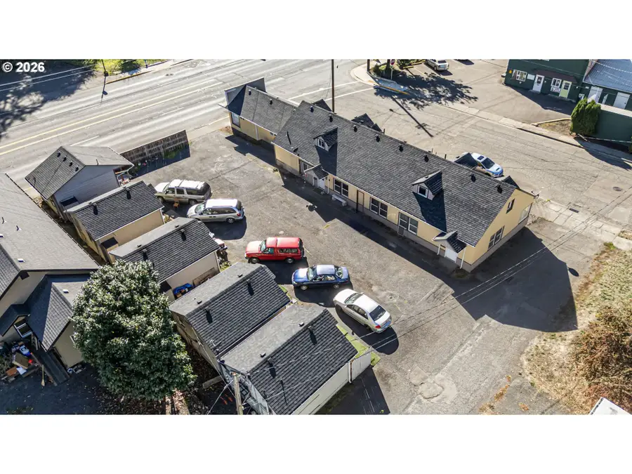 924 Main St, Sweet Home, OR 97386 - #2