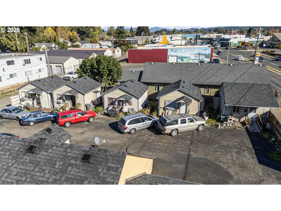 924 Main St, Sweet Home, OR 97386 - #3