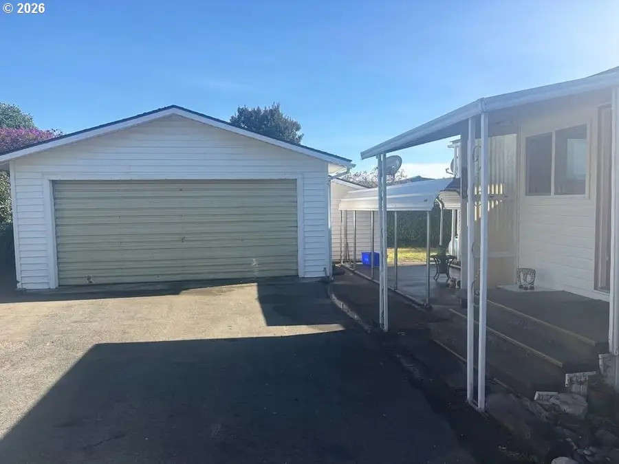15936 Bay View Dr, Brookings, OR 97415 - #2