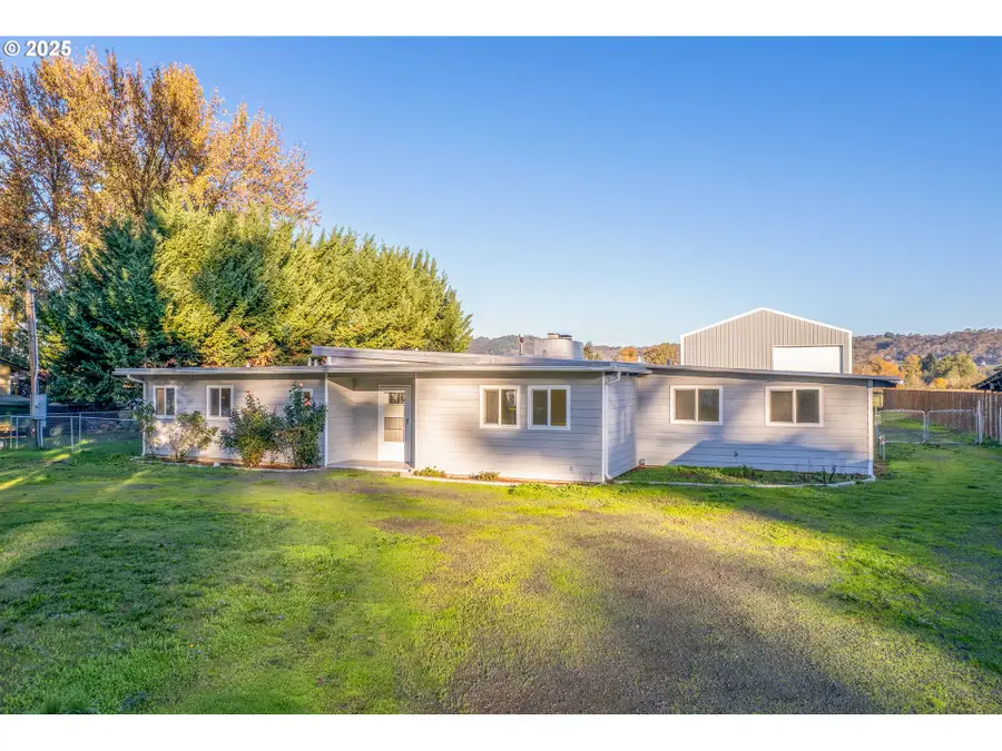 255 Shady Dr, Roseburg, OR 97471 - Image #2