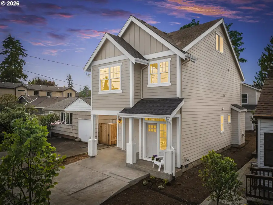8805 N Dwight Ave, Portland, OR 97203 - #2