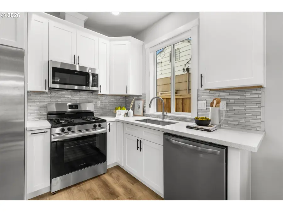 8805 N Dwight Ave, Portland, OR 97203 - #3