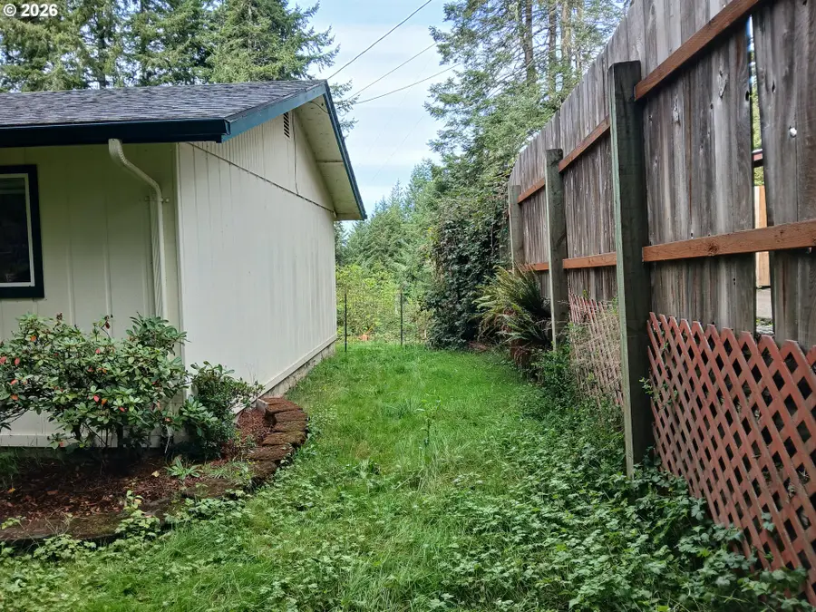 94805 Sunnyside Ln, Coquille, OR 97423 - #3