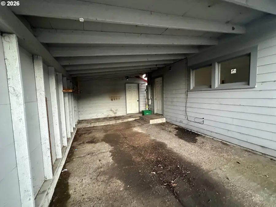 302 S 10th St, Coos Bay, OR 97420 - Image #3