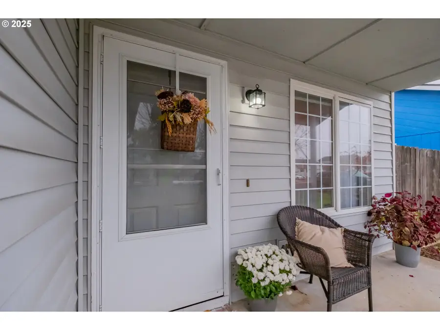 761 Hyacinth St, Independence, OR 97351 - Image #3