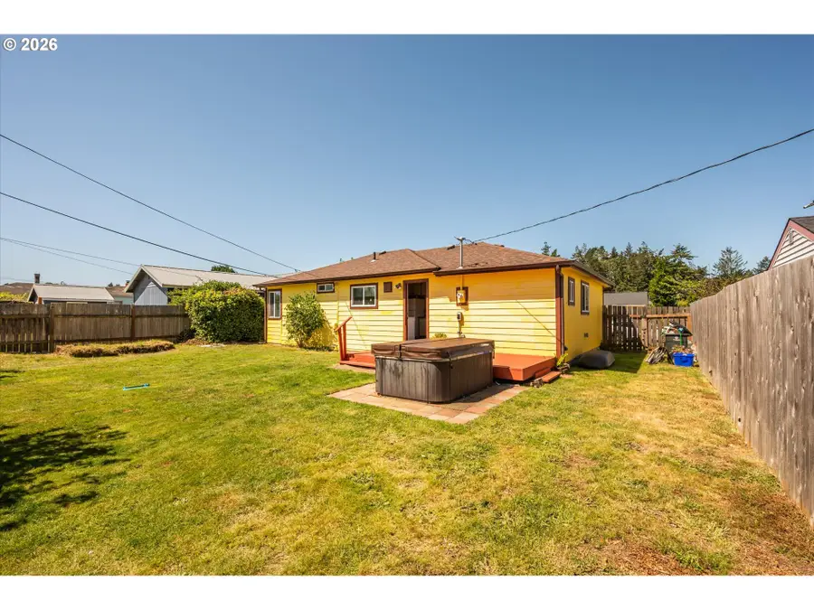 1535 Garfield St, North Bend, OR 97459 - #2