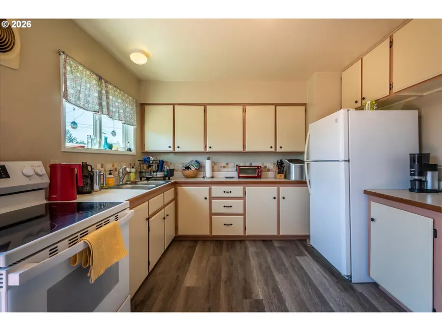 1535 Garfield St, North Bend, OR 97459 - #3