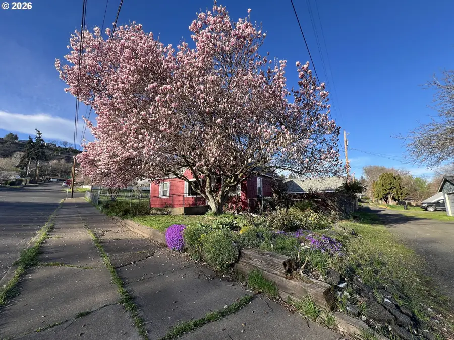 1411 G St, The Dalles, OR 97058 - #2