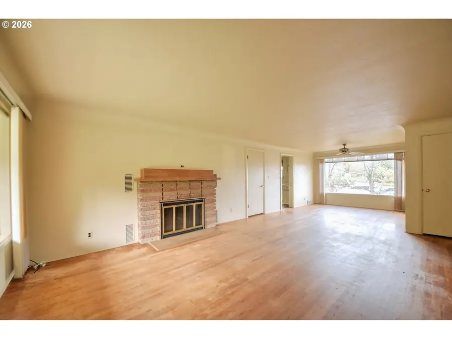 605 Fulvue Dr, Eugene, OR 97405 - #3