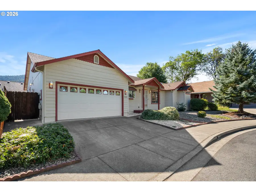 1785 Brookhurst Way, Grants Pass, OR 97527 - #2