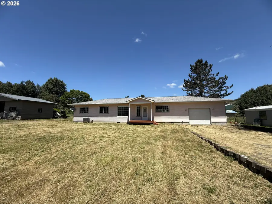151 E Date St, Powers, OR 97466 - #2