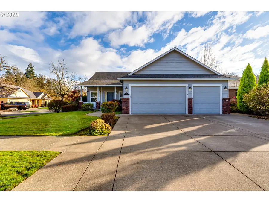 4699 Symphony Dr, Eugene, OR 97404 - Image #2