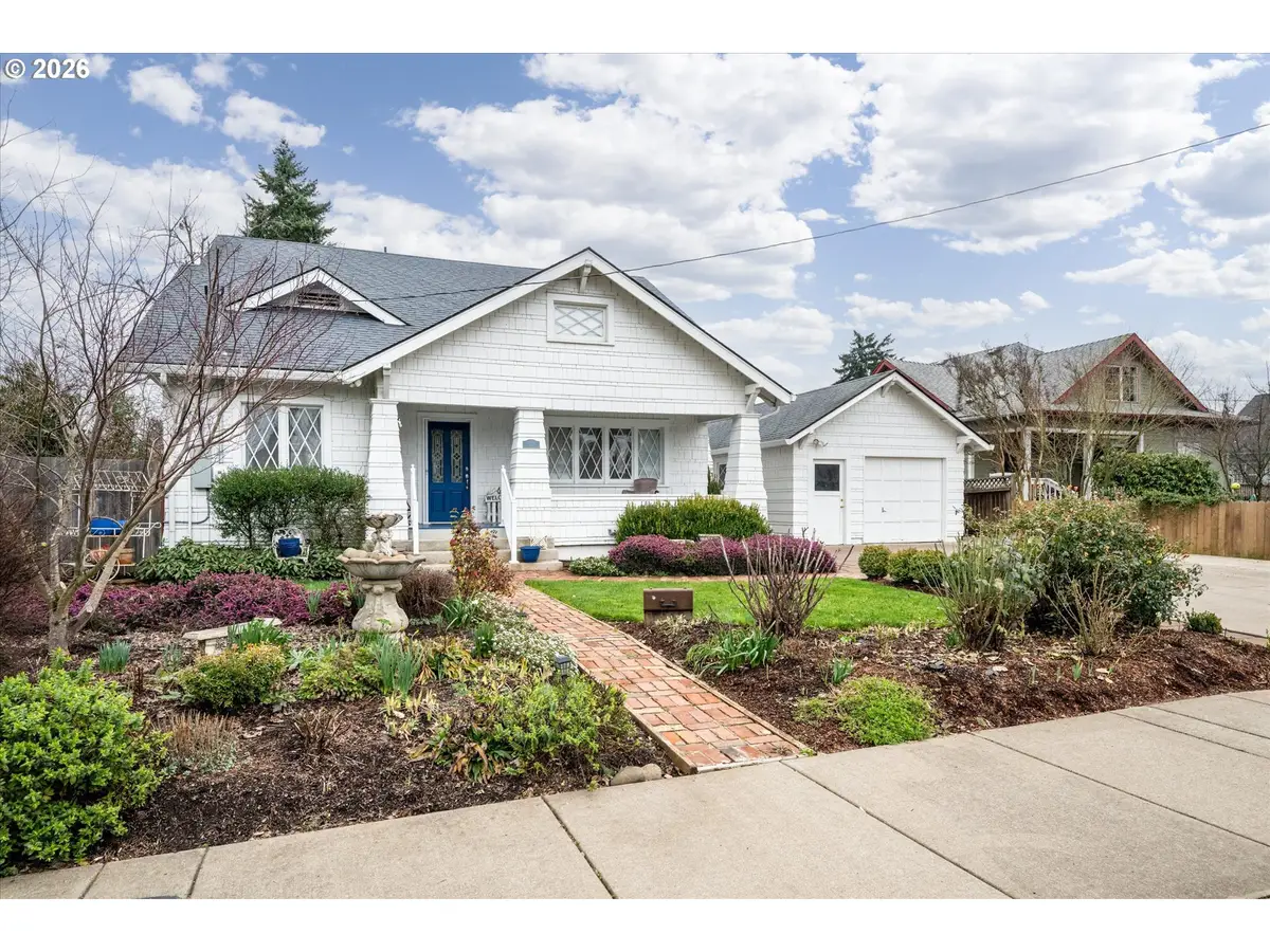 524 N 5th St, Creswell, OR 97426 - #1