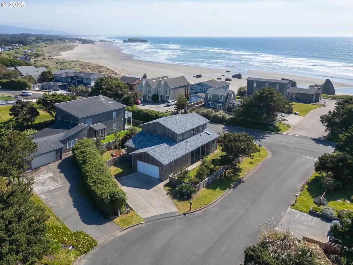 1305 Strawberry Dr, Bandon, OR 97411 - #1