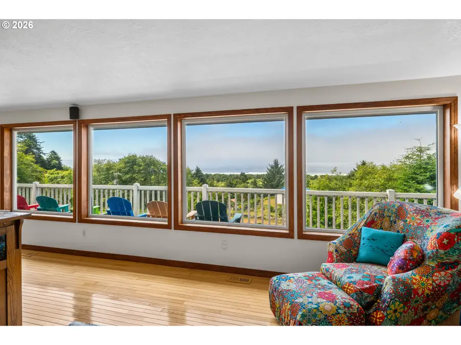 9675 Scenic View Dr, Rockaway Beach, OR 97136 - #2