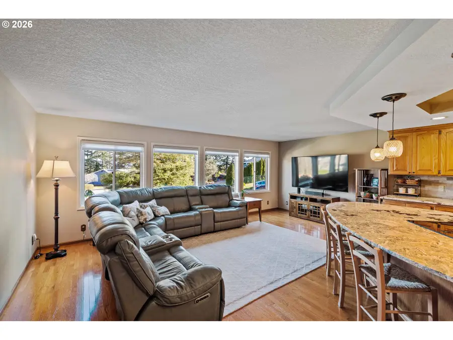 2058 Cedar Ct, North Bend, OR 97459 - Image #2