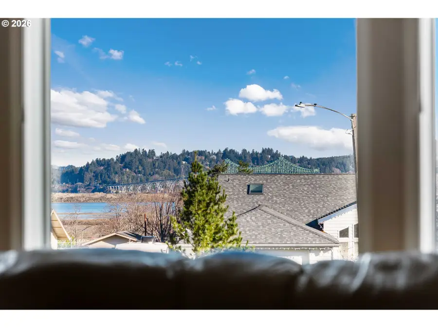 2058 Cedar Ct, North Bend, OR 97459 - Image #3