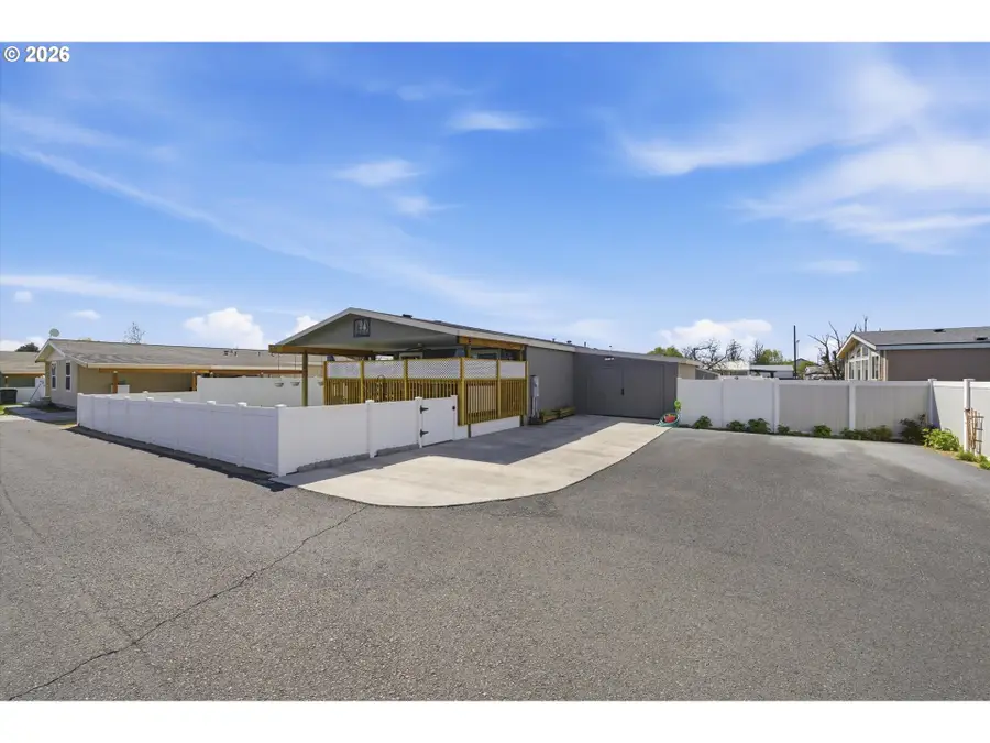 1889 NE 2nd Pl, Hermiston, OR 97838 - #2