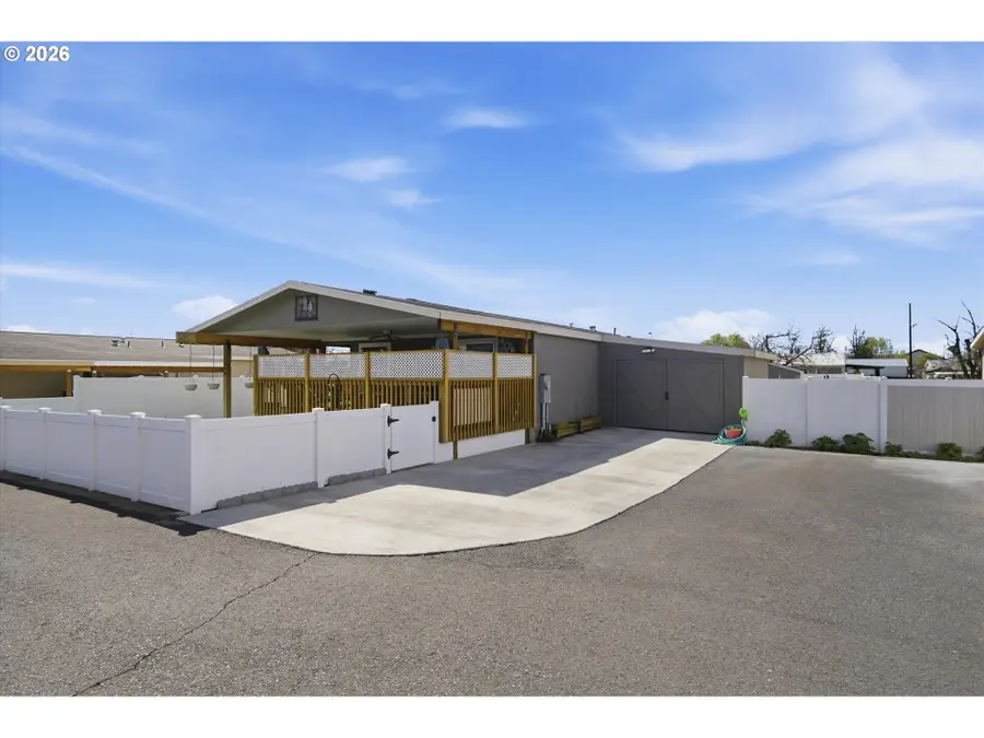 1889 NE 2nd Pl, Hermiston, OR 97838 - #3