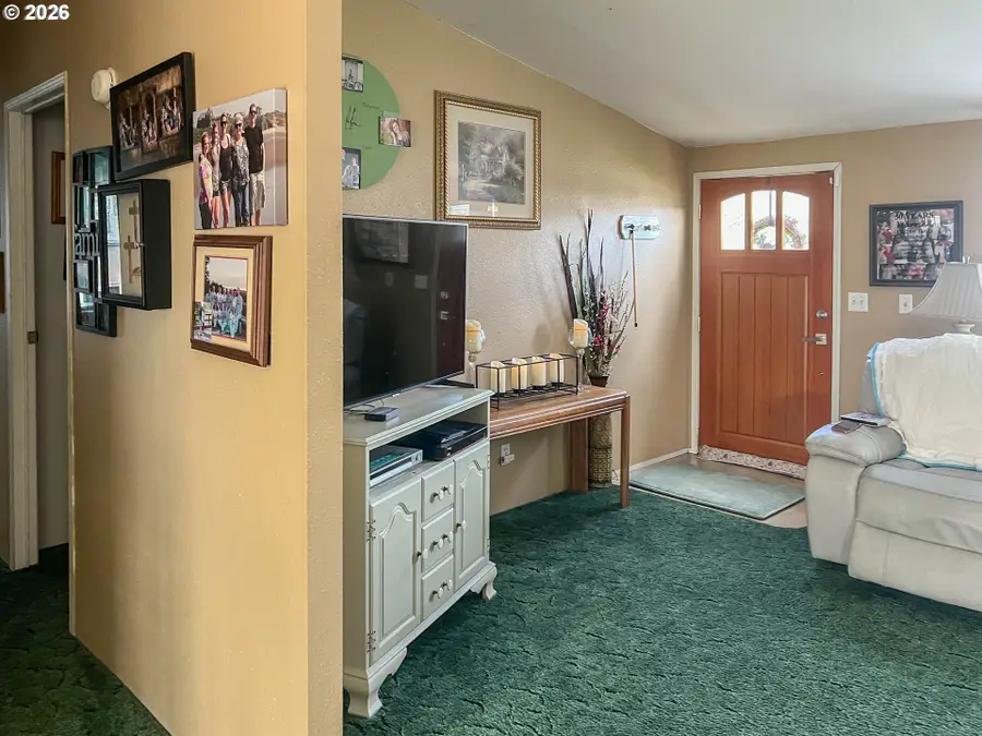 155 Bobwhite St, Roseburg, OR 97471 - #3