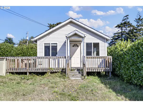 1946 16th St, NorthBend, OR 97459