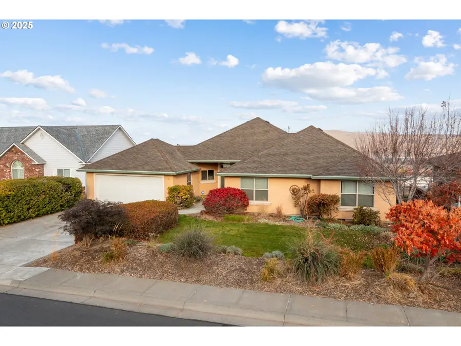 56 Rio Senda St, Umatilla, OR 97882 - Image #2